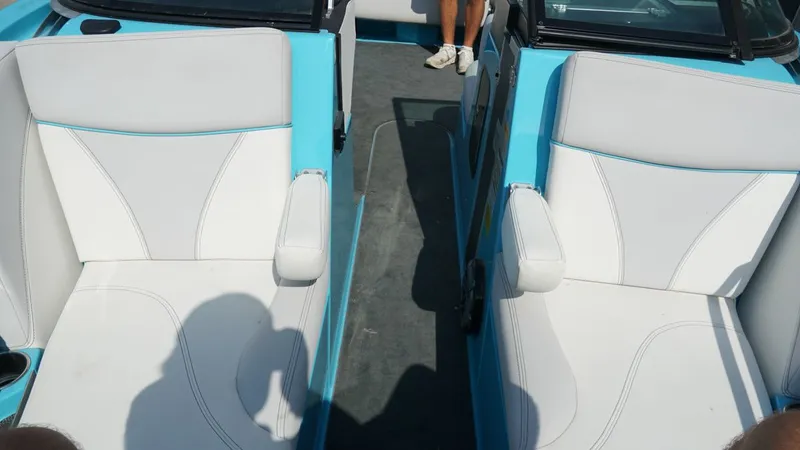 Slide: The Image of MasterCraft X23 2017 - 27