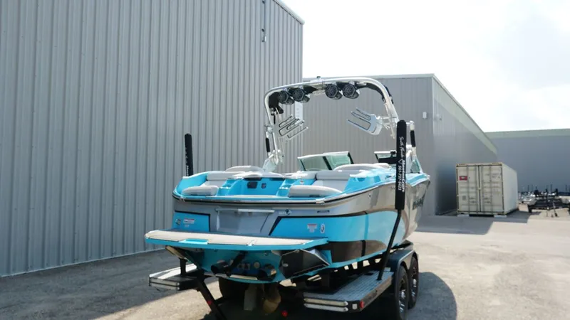 Slide: The Image of MasterCraft X23 2017 - 3