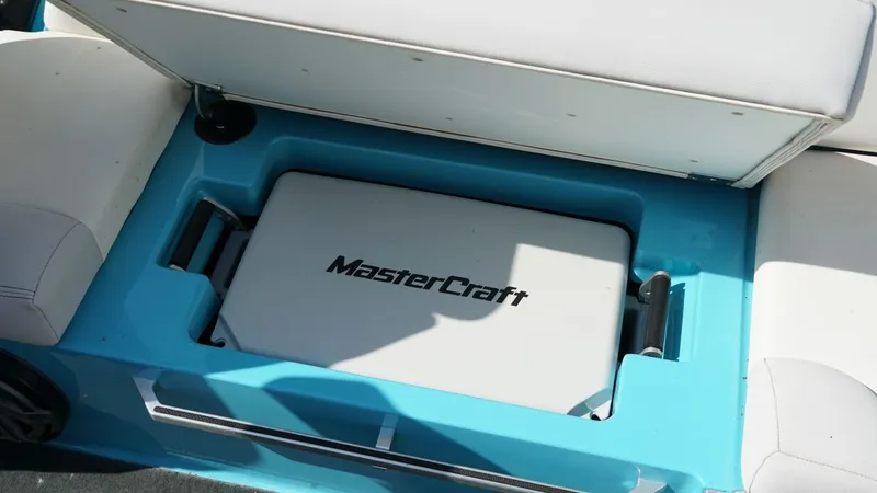 Slide: The Image of MasterCraft X23 2017 - 33