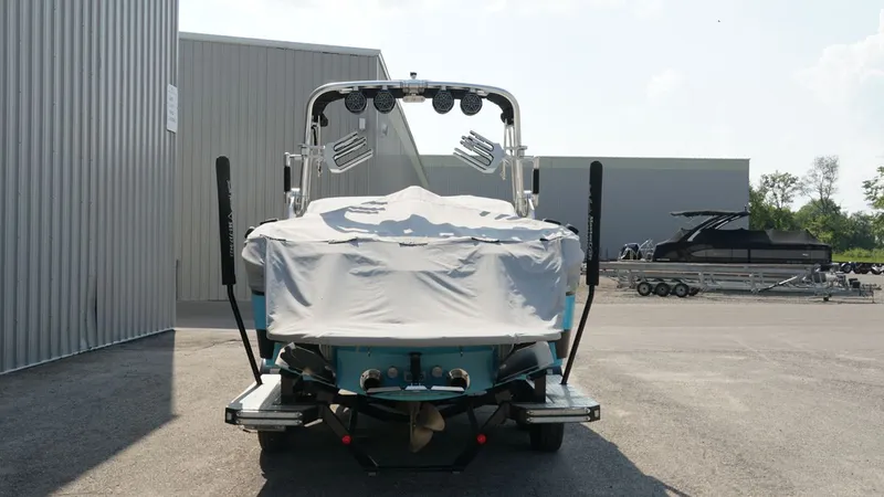 Slide: The Image of MasterCraft X23 2017 - 35