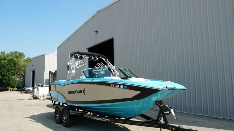 Slide: The Image of MasterCraft X23 2017 - 4