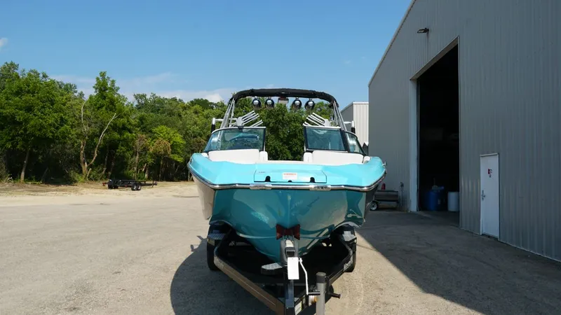 Slide: The Image of MasterCraft X23 2017 - 5