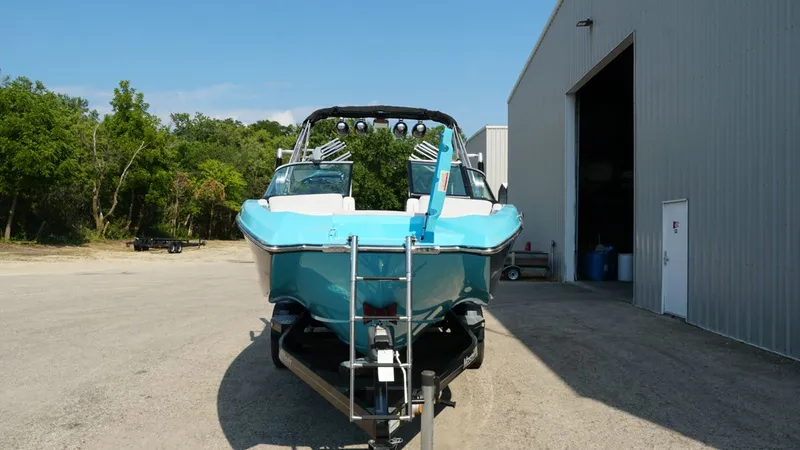 Slide: The Image of MasterCraft X23 2017 - 6