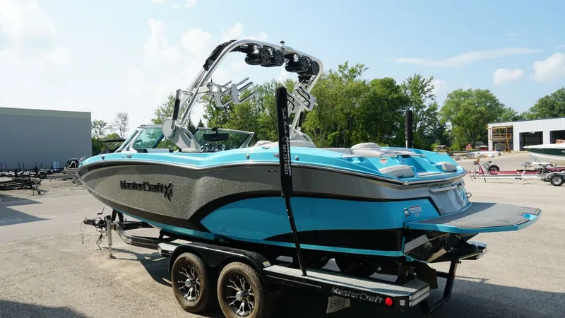 Slide: The Image of MasterCraft X23 2017 - 8