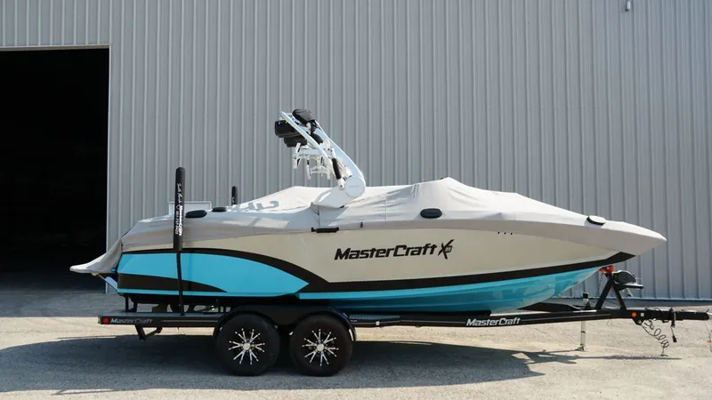 Slide: The Image of MasterCraft X23 2017 - 9