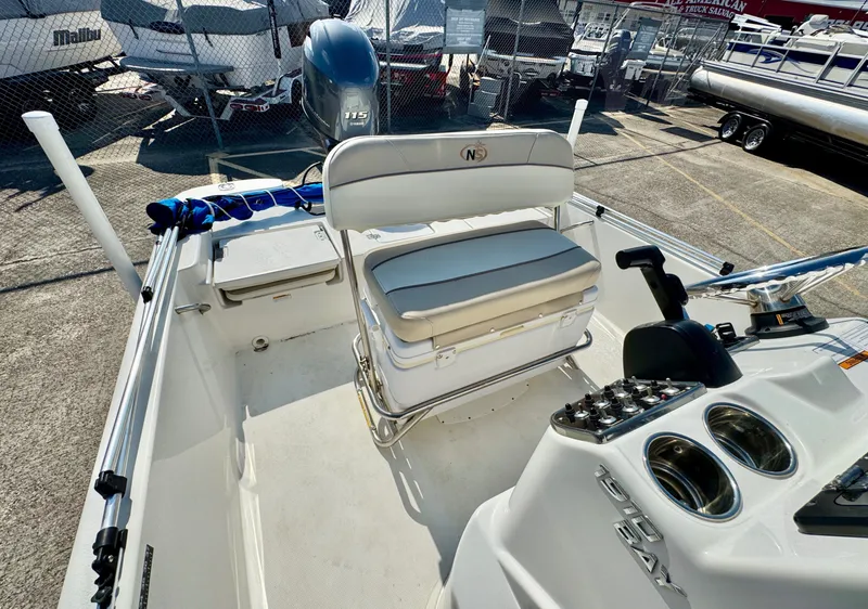 Slide: The Image of NauticStar 1910 Bay 2017 - 16