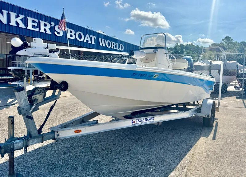 Slide: The Image of NauticStar 1910 Bay 2017 - 4