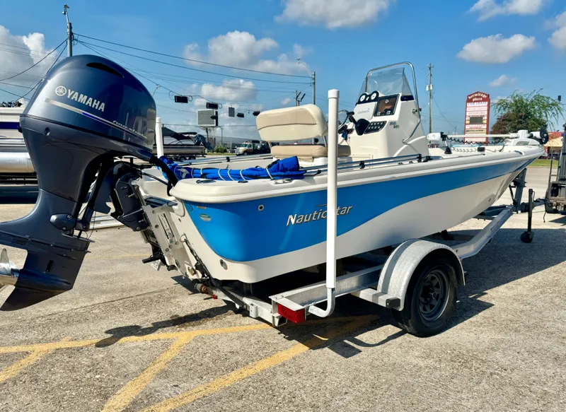 Slide: The Image of NauticStar 1910 Bay 2017 - 5