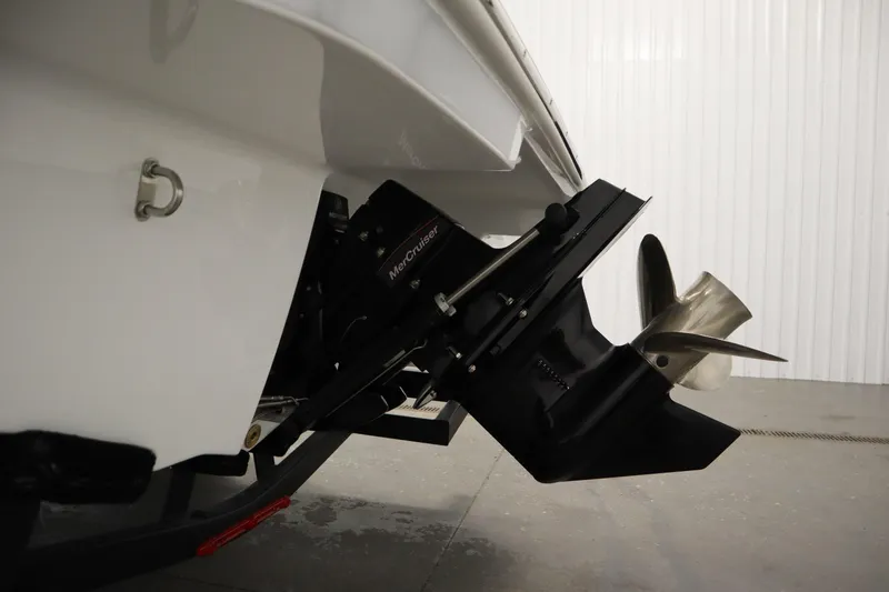 Slide: The Image of 2026 Four Winns H1 Freedom boat with MerCruiser outdrive and propeller. - 55