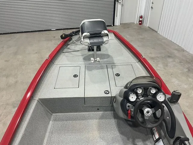 Slide: The Image of Tracker Pro Team 175 2017 - 14