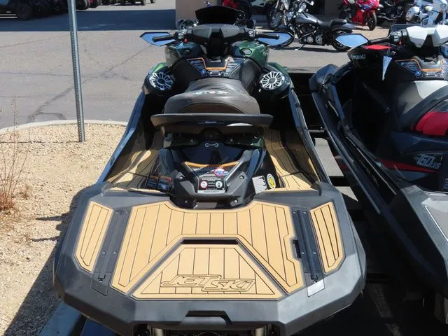 Slide: The Image of Kawasaki ULTRA 160LX 2025 - 4