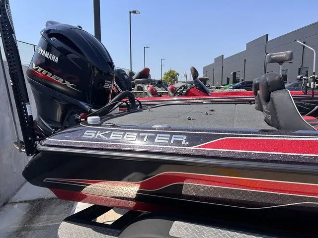 Slide: The Image of Skeeter ZX225 2020 - 3