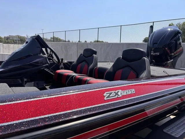 Slide: The Image of Skeeter ZX225 2020 - 9