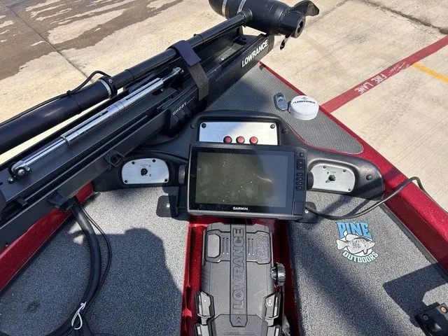 Slide: The Image of Phoenix Bass Boat 618 Pro 2013 - 10