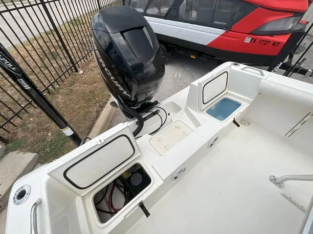 Slide: The Image of Mako 214 2015 - 8