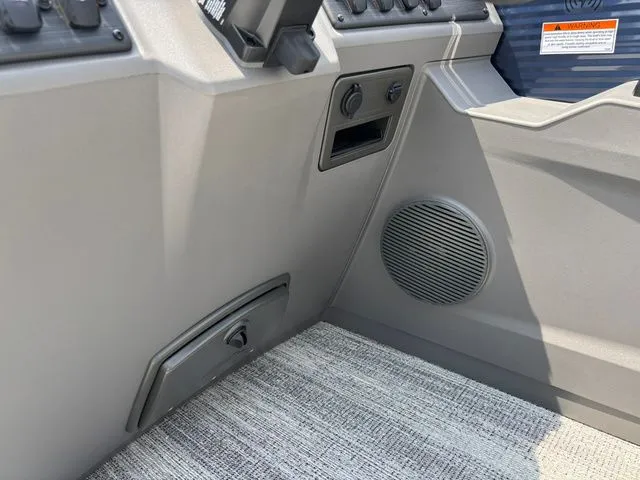 Slide: The Image of Bennington 22 SSB / YAMAHA VF150 2026 - 21