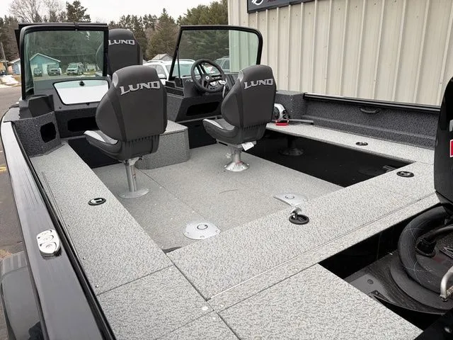 Slide: The Image of Lund 1800 Explorer Sport 2026 - 11