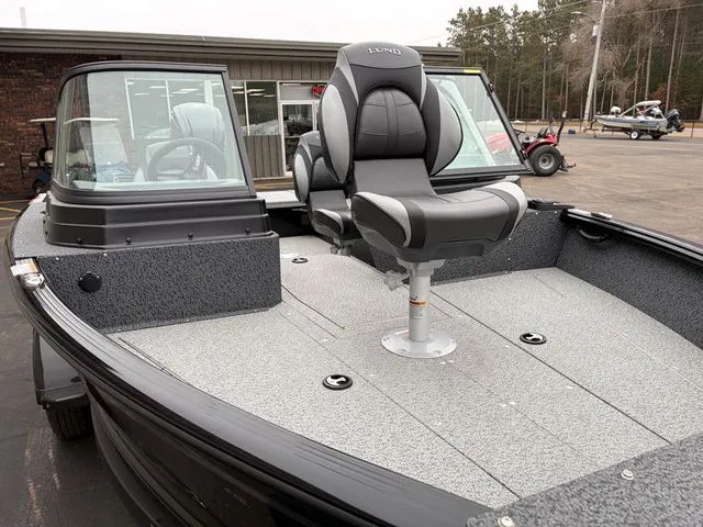 Slide: The Image of Lund 1800 Explorer Sport 2026 - 13