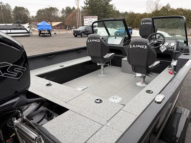 Slide: The Image of Lund 1800 Explorer Sport 2026 - 14