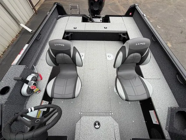 Slide: The Image of Lund 1800 Explorer Sport 2026 - 15