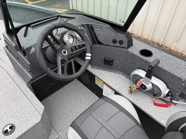 Slide: The Image of Lund 1800 Explorer Sport 2026 - 16