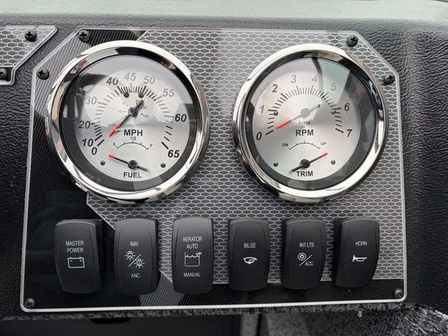 Slide: The Image of Lund 1800 Explorer Sport 2026 - 17