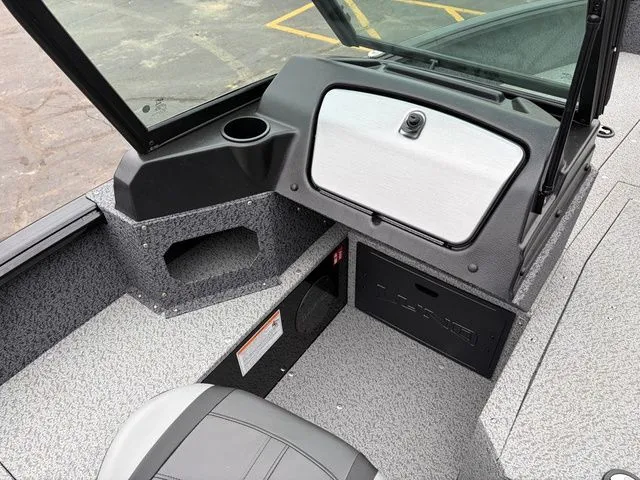 Slide: The Image of Lund 1800 Explorer Sport 2026 - 20