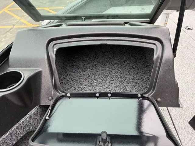 Slide: The Image of Lund 1800 Explorer Sport 2026 - 21