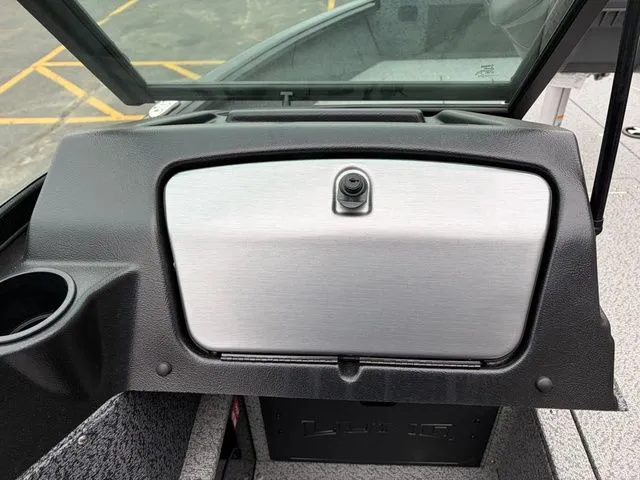 Slide: The Image of Lund 1800 Explorer Sport 2026 - 22