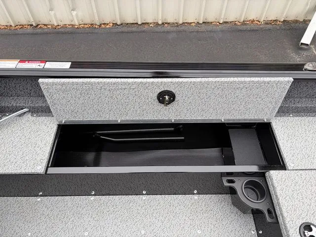 Slide: The Image of Lund 1800 Explorer Sport 2026 - 25