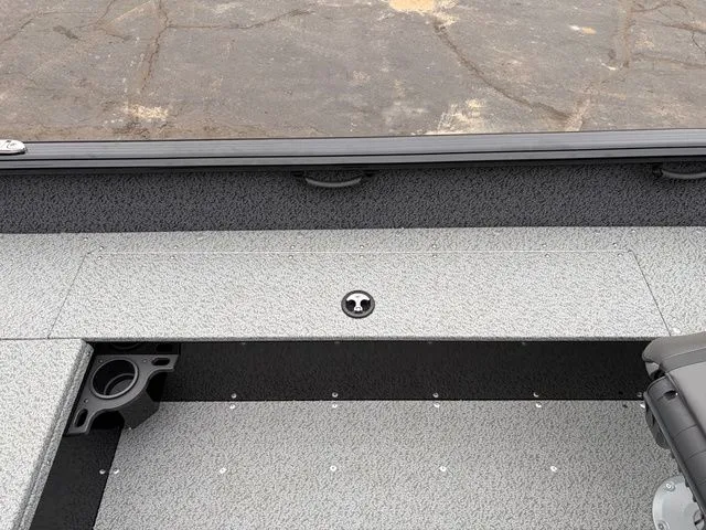 Slide: The Image of Lund 1800 Explorer Sport 2026 - 28