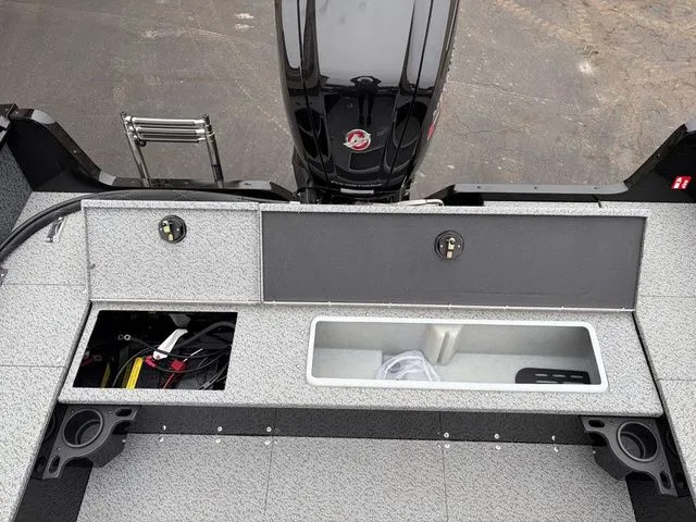 Slide: The Image of Lund 1800 Explorer Sport 2026 - 29