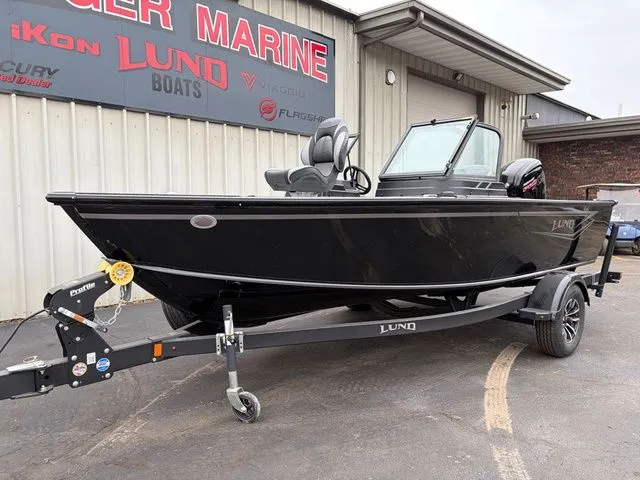 Slide: The Image of Lund 1800 Explorer Sport 2026 - 3