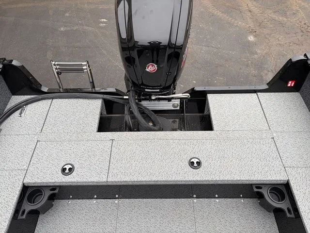 Slide: The Image of Lund 1800 Explorer Sport 2026 - 30