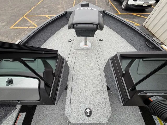 Slide: The Image of Lund 1800 Explorer Sport 2026 - 31