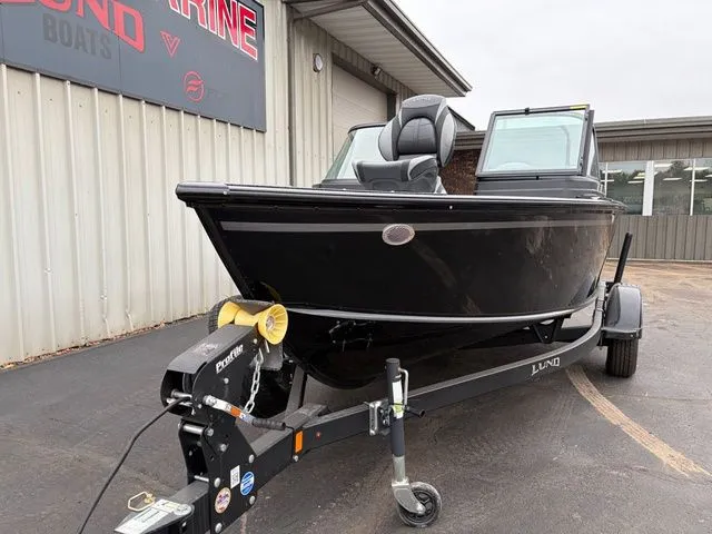 Slide: The Image of Lund 1800 Explorer Sport 2026 - 4