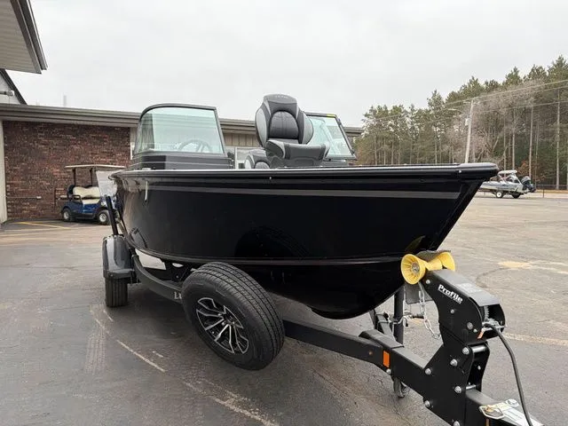 Slide: The Image of Lund 1800 Explorer Sport 2026 - 5