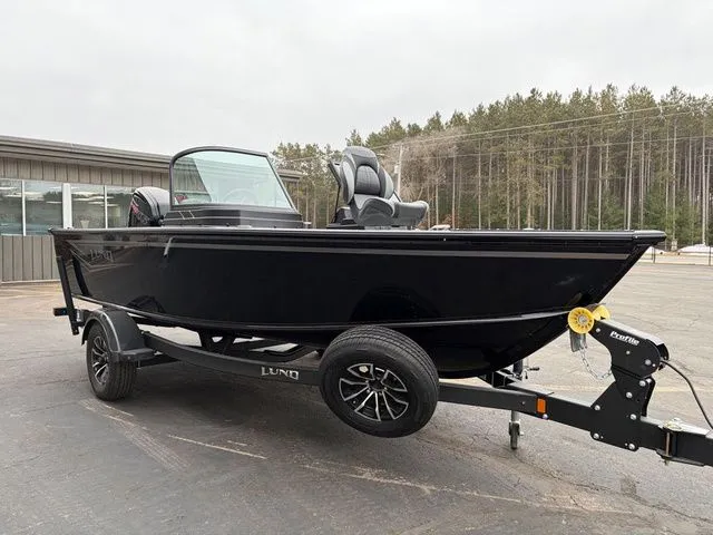 Slide: The Image of Lund 1800 Explorer Sport 2026 - 6