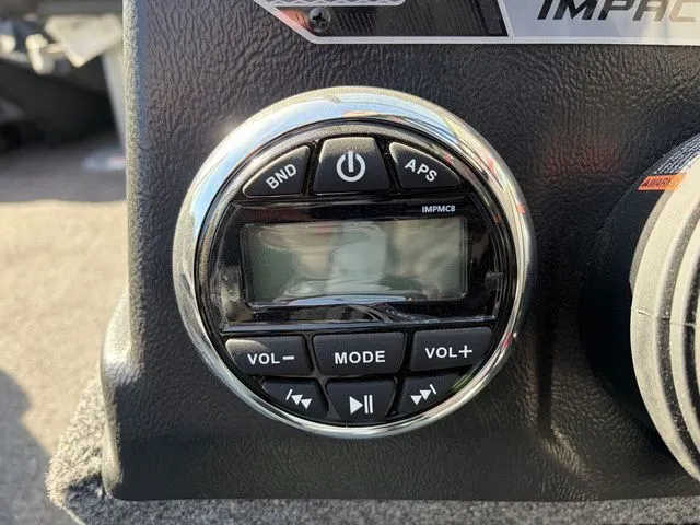 Slide: The Image of Lund 1775 Impact XS Sport 2025 - 5