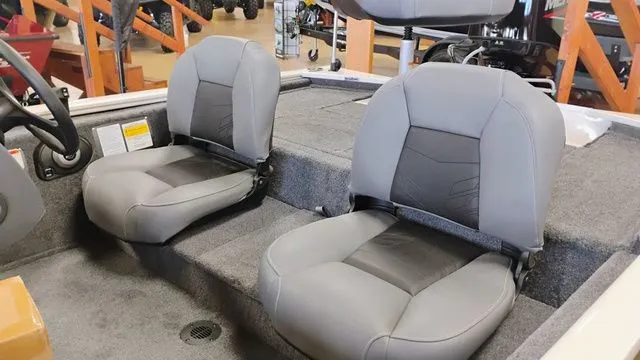 Slide: The Image of Tracker Pro 170 2026 - 11