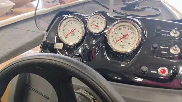 Slide: The Image of Tracker Pro 170 2026 - 13