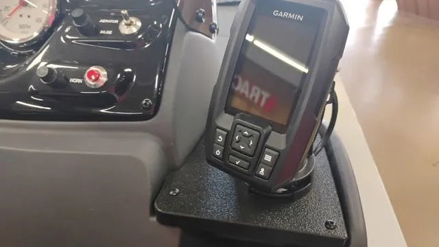 Slide: The Image of Tracker Pro 170 2026 - 14