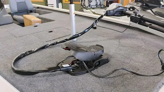 Slide: The Image of Tracker Pro 170 2026 - 17