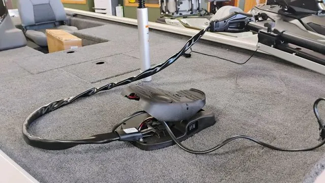 Slide: The Image of Tracker Pro 170 2026 - 18