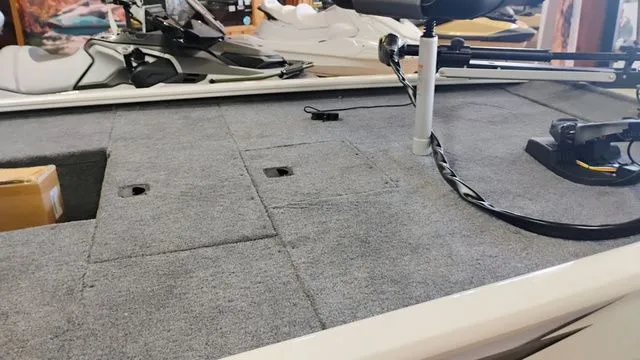 Slide: The Image of Tracker Pro 170 2026 - 19