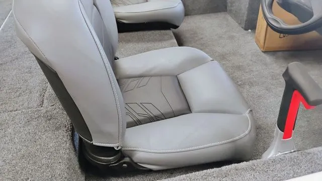 Slide: The Image of Tracker Pro 170 2026 - 20