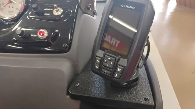 Slide: The Image of Tracker Pro 170 2026 - 21