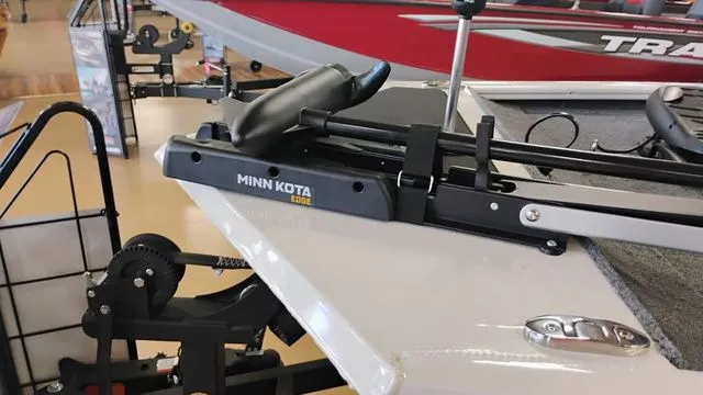 Slide: The Image of Tracker Pro 170 2026 - 7