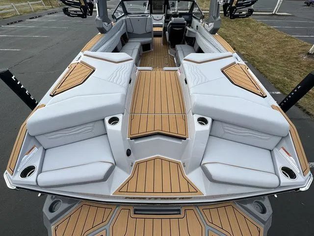 Slide: The Image of Nautique Super Air Nautique G25 2026 - 16