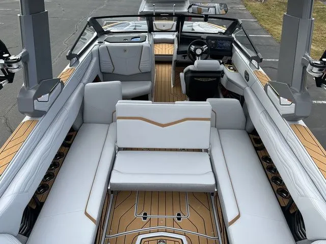 Slide: The Image of Nautique Super Air Nautique G25 2026 - 18